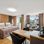Apartamento Schwarzwald-oase Mit Balkon Und Parkplatz